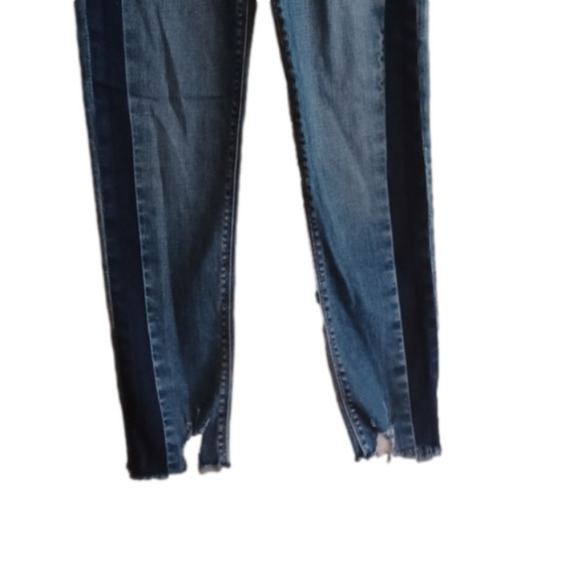 𝅺hudson jeans, size 26." Holly Skinny" Distressed bottoms. Dark and light . - Picture 4 of 16